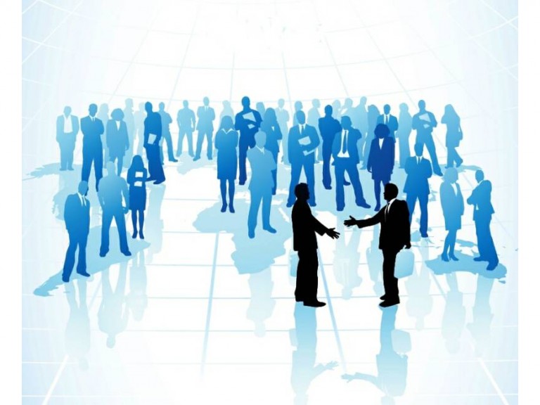 Trong cuộc sống xô bồ, các mối giao tiếp giữa người với người quả là thật giả lẫn lộn khó phân; khi lợi ích vật chất lớn đặt trước mắt, con người ta dễ rơi vào vòng xoáy của tranh đấu một cách vô định. (Ảnh: enggroom.com)